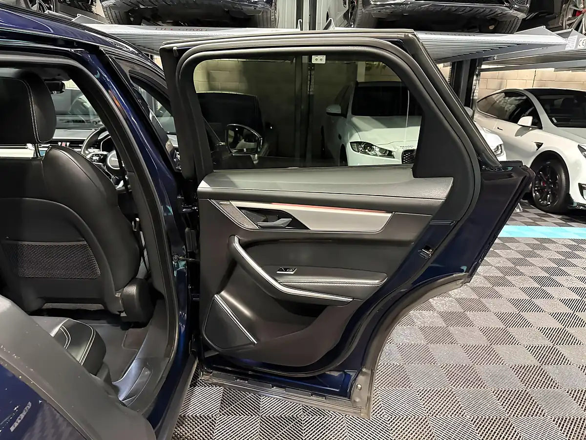 Used 2023 Jaguar F-Pace R-Dynamic Se Black Blue - Interior and Exterior details 14