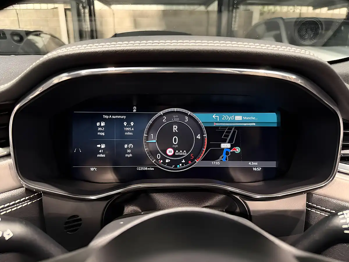 Used 2023 Jaguar F-Pace R-Dynamic Se Black Blue - Interior and Exterior details 17