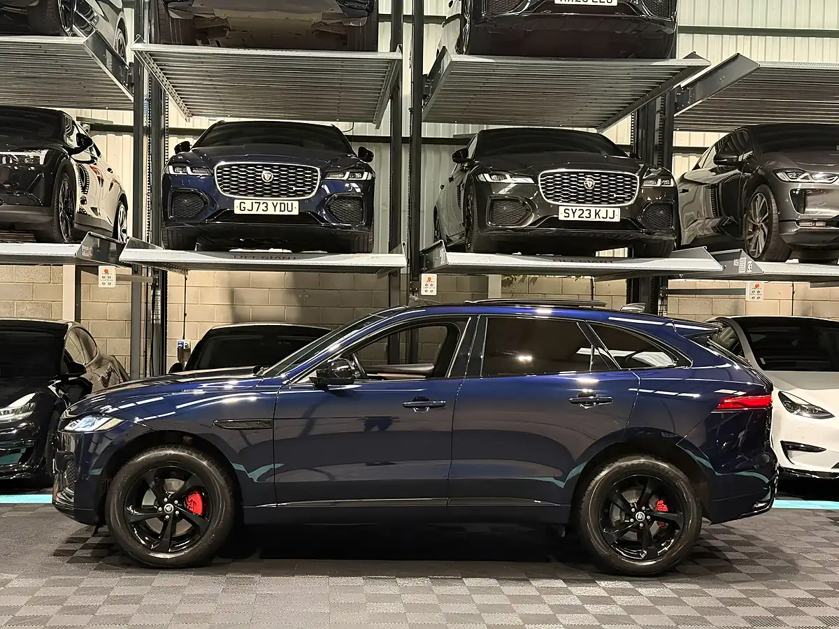 Used 2023 Jaguar F-Pace R-Dynamic Se Black Blue - Interior and Exterior details 6