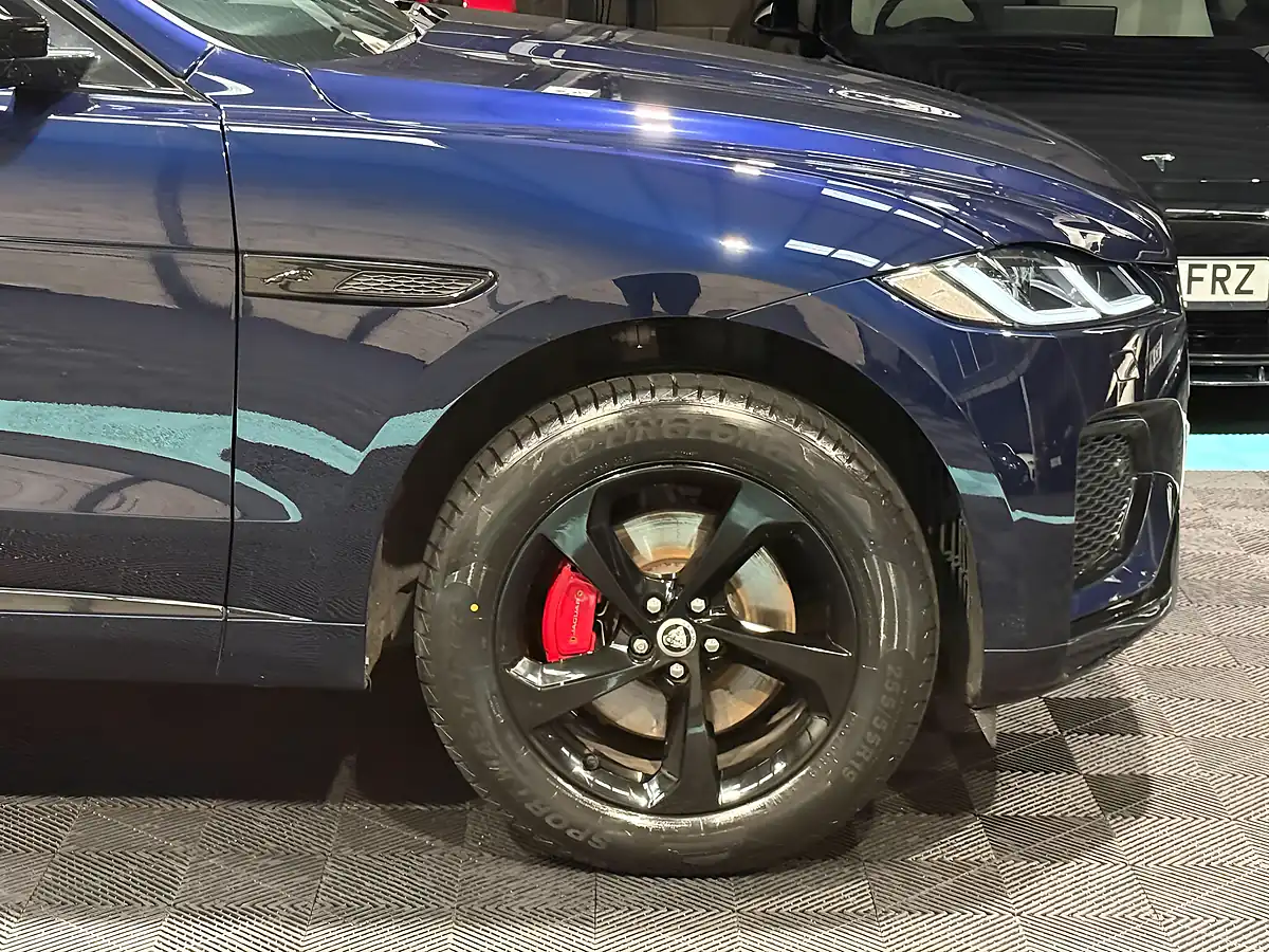Used 2023 Jaguar F-Pace R-Dynamic Se Black Blue - Interior and Exterior details 10
