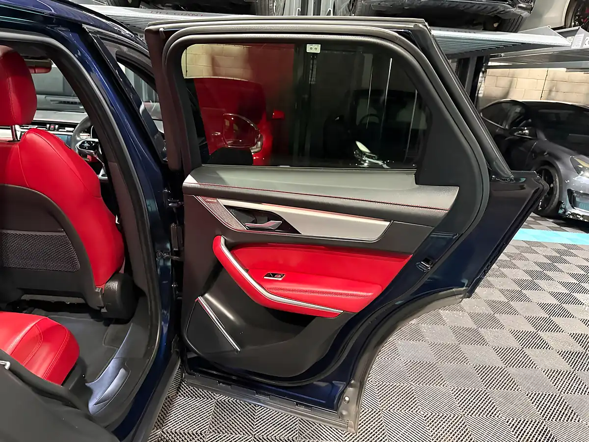 Used 2023 Jaguar F-Pace R-Dynamic Se Black Blue - Interior and Exterior details 14
