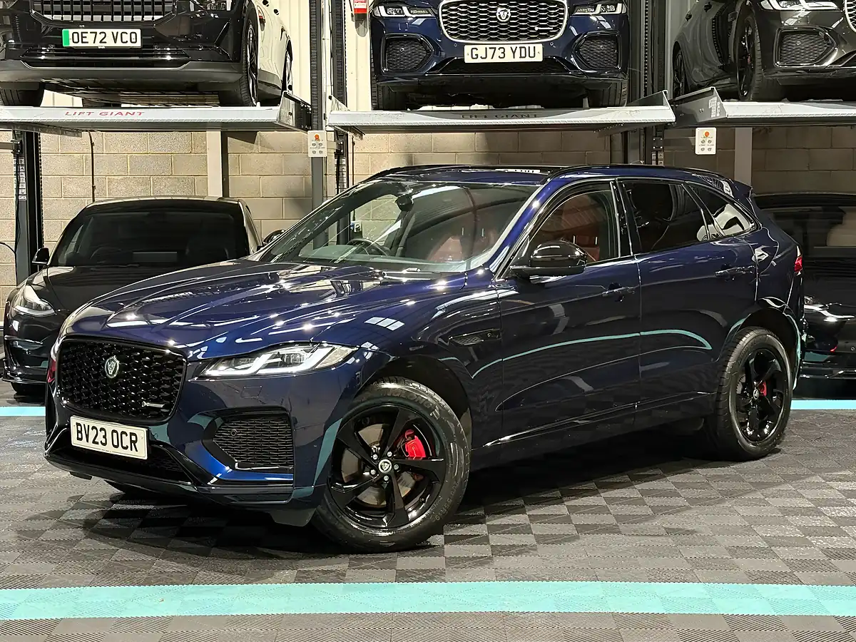 Used 2023 Jaguar F-Pace R-Dynamic Se Black Blue - Interior and Exterior details 5