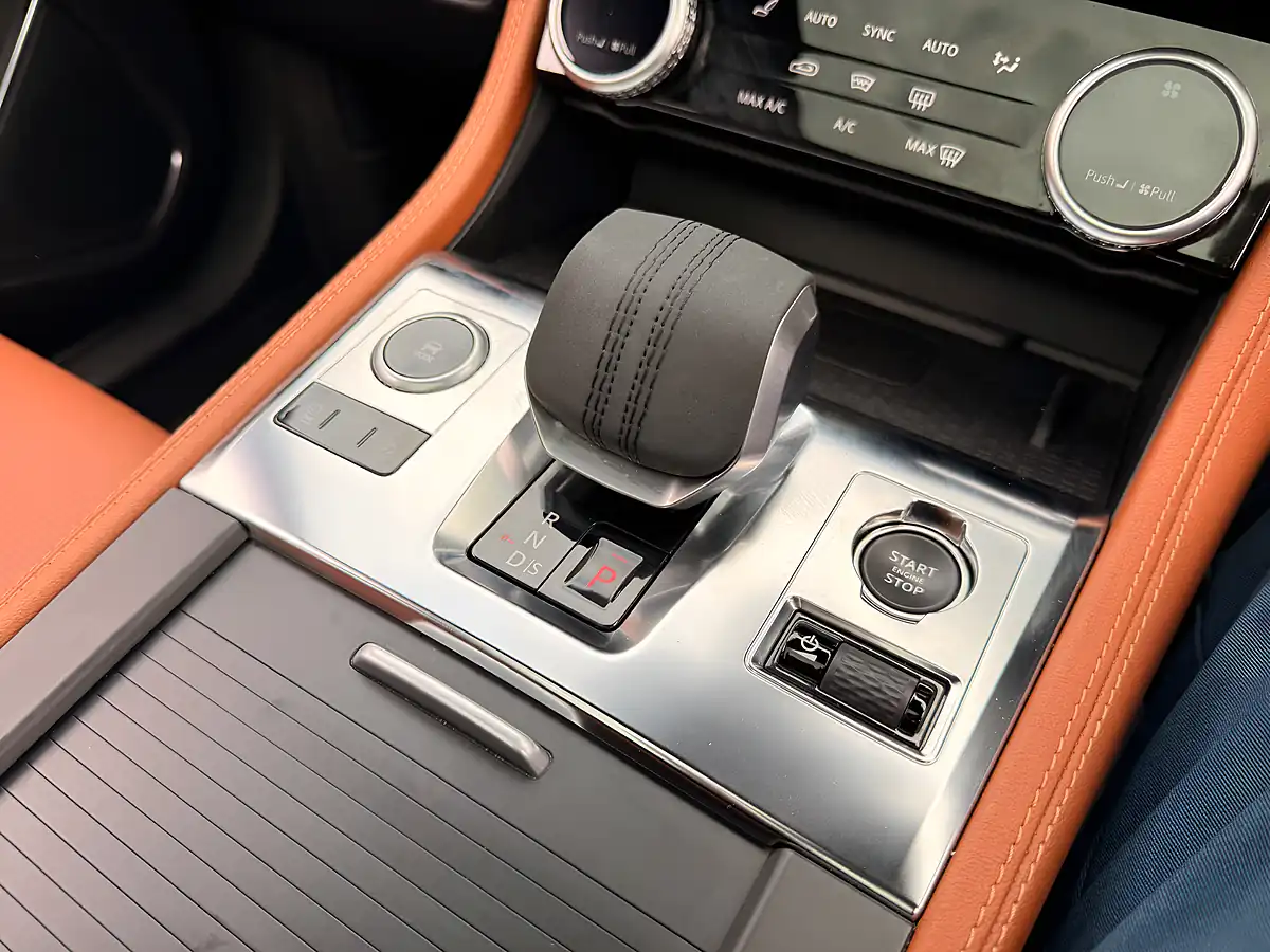 Used 2023 Jaguar F-Pace R-Dynamic Se Santorini Black - Interior and Exterior details 16