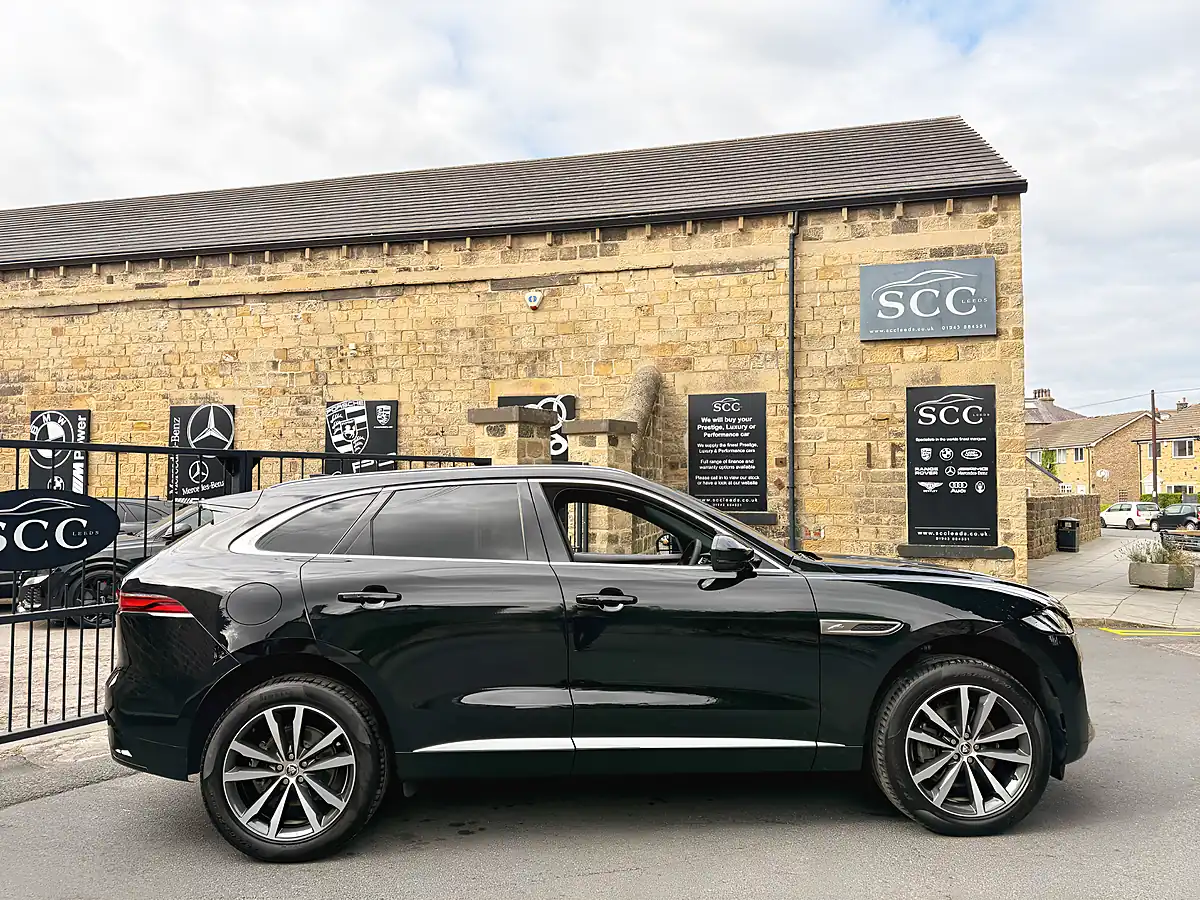Used 2023 Jaguar F-Pace R-Dynamic Se Santorini Black - Interior and Exterior details 8