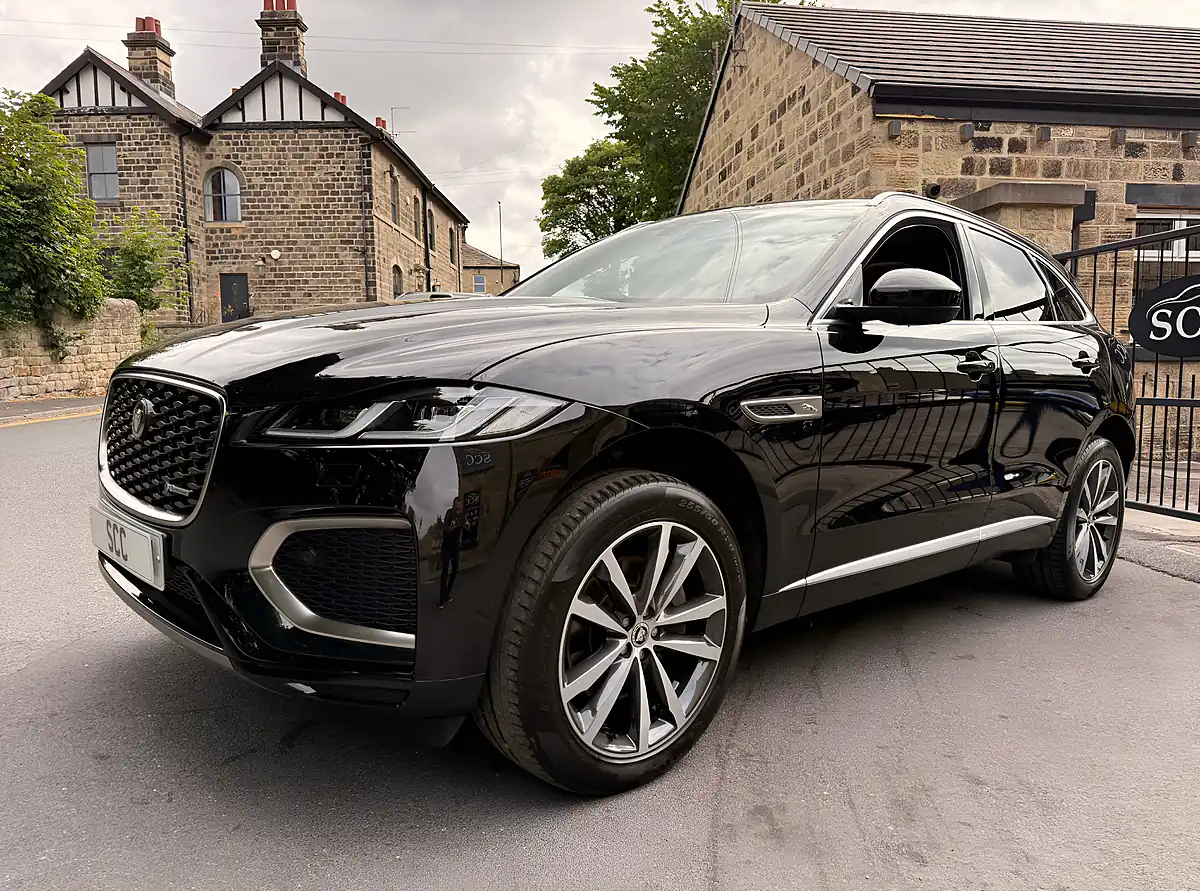 Used 2023 Jaguar F-Pace R-Dynamic Se Santorini Black - Interior and Exterior details 9