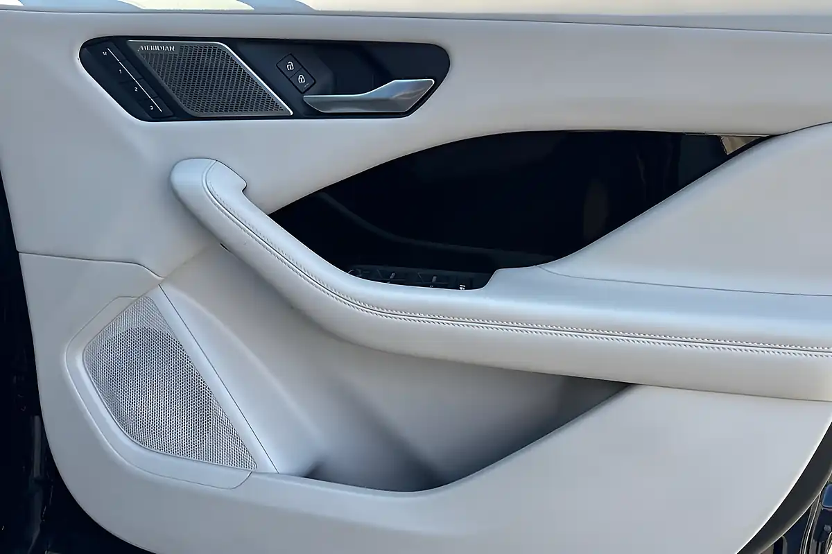 Used 2023 Jaguar I-Pace R-Dynamic Hse Black Portofino Blue - Interior and Exterior details 17