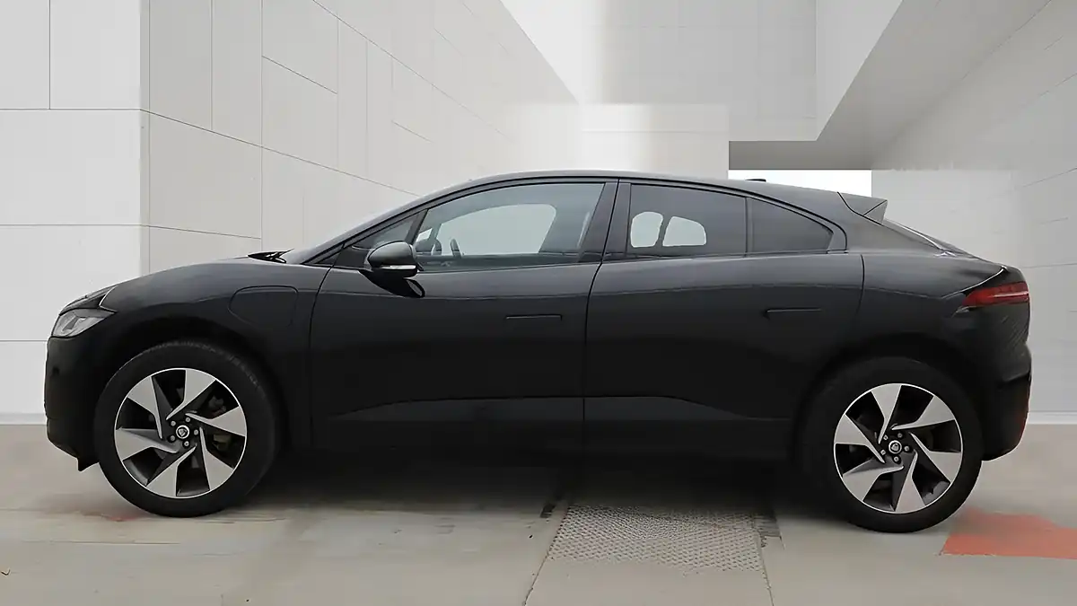 Used 2023 Jaguar I-Pace R-Dynamic Se Black - Interior and Exterior details 6