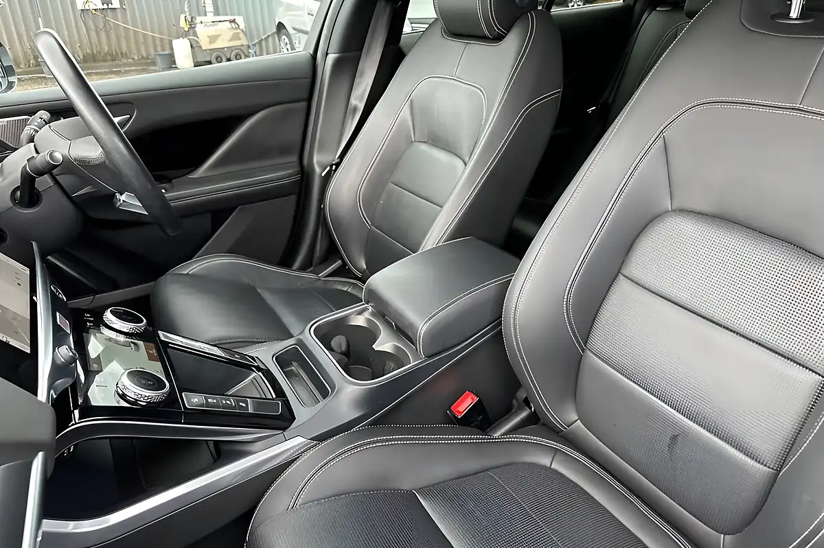 Used 2023 Jaguar I-Pace R-Dynamic Se Black Ostuni Pearl White - Interior and Exterior details 11