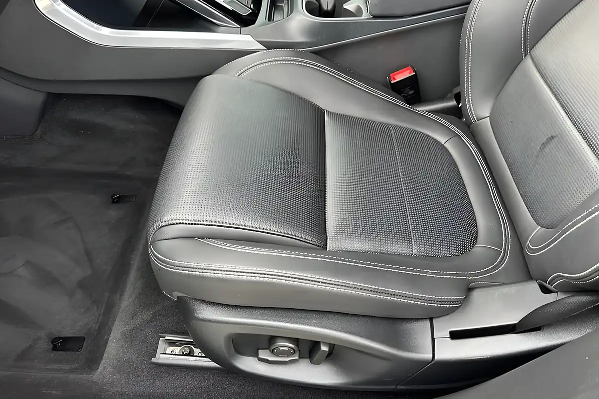 Used 2023 Jaguar I-Pace R-Dynamic Se Black Ostuni Pearl White - Interior and Exterior details 13