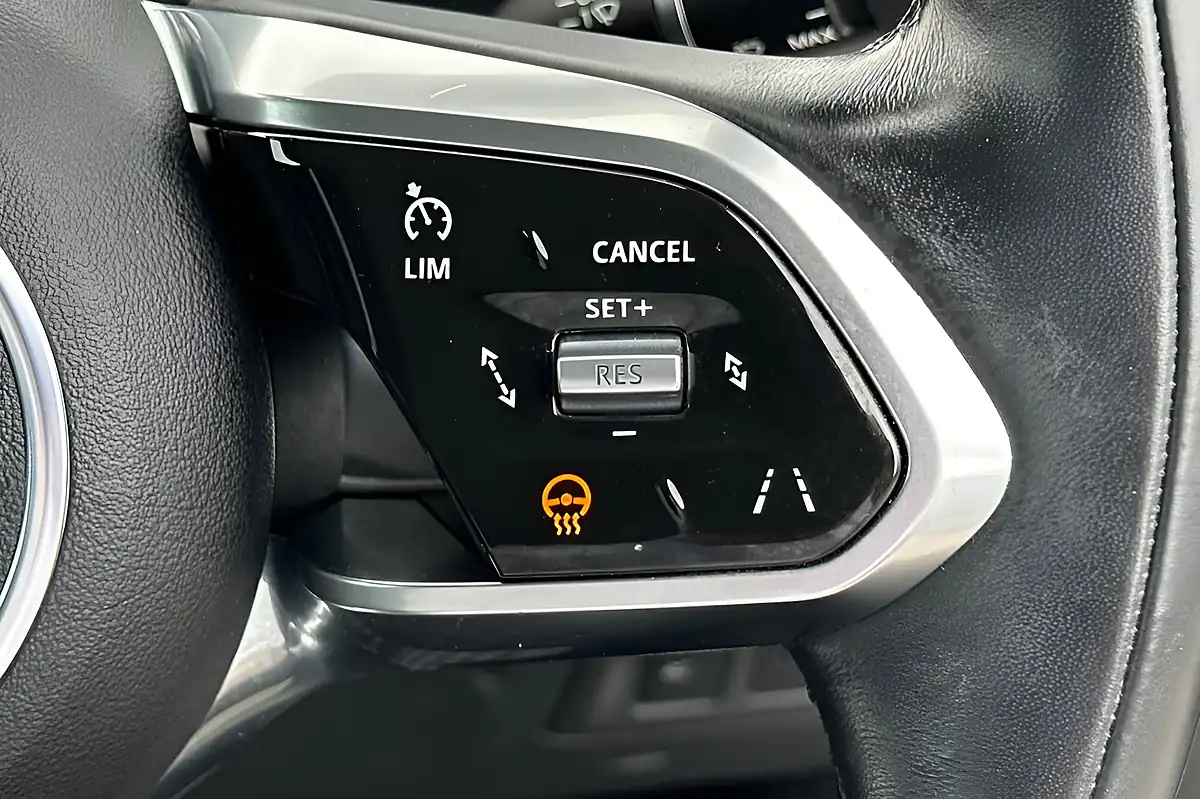 Used 2023 Jaguar I-Pace R-Dynamic Se Black Ostuni Pearl White - Interior and Exterior details 19