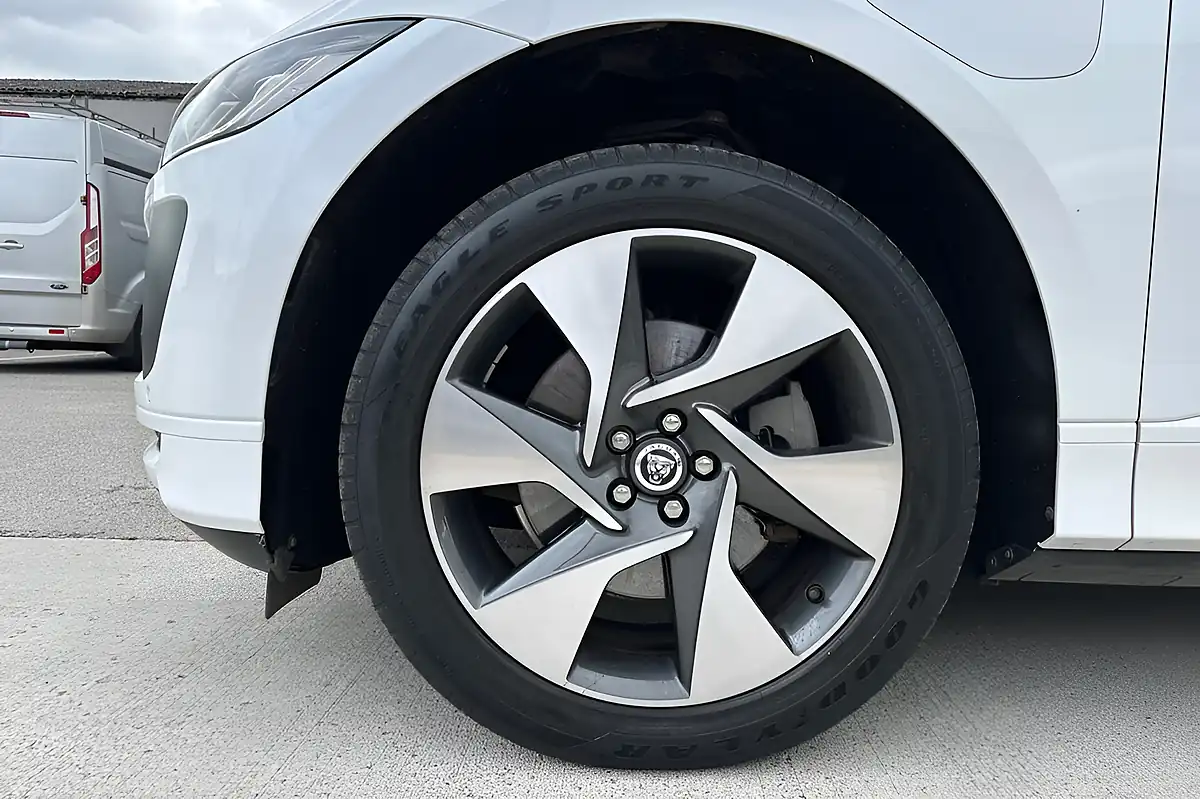 Used 2023 Jaguar I-Pace R-Dynamic Se Black Ostuni Pearl White - Interior and Exterior details 9