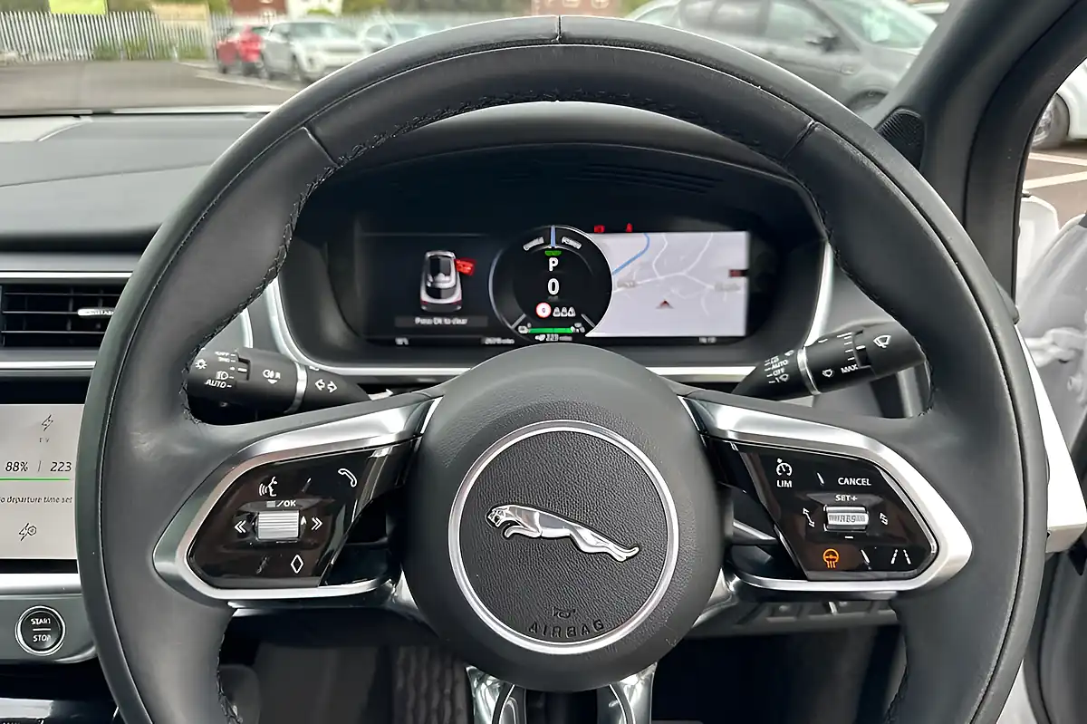 Used 2023 Jaguar I-Pace R-Dynamic Se Black Ostuni Pearl White - Interior and Exterior details 10