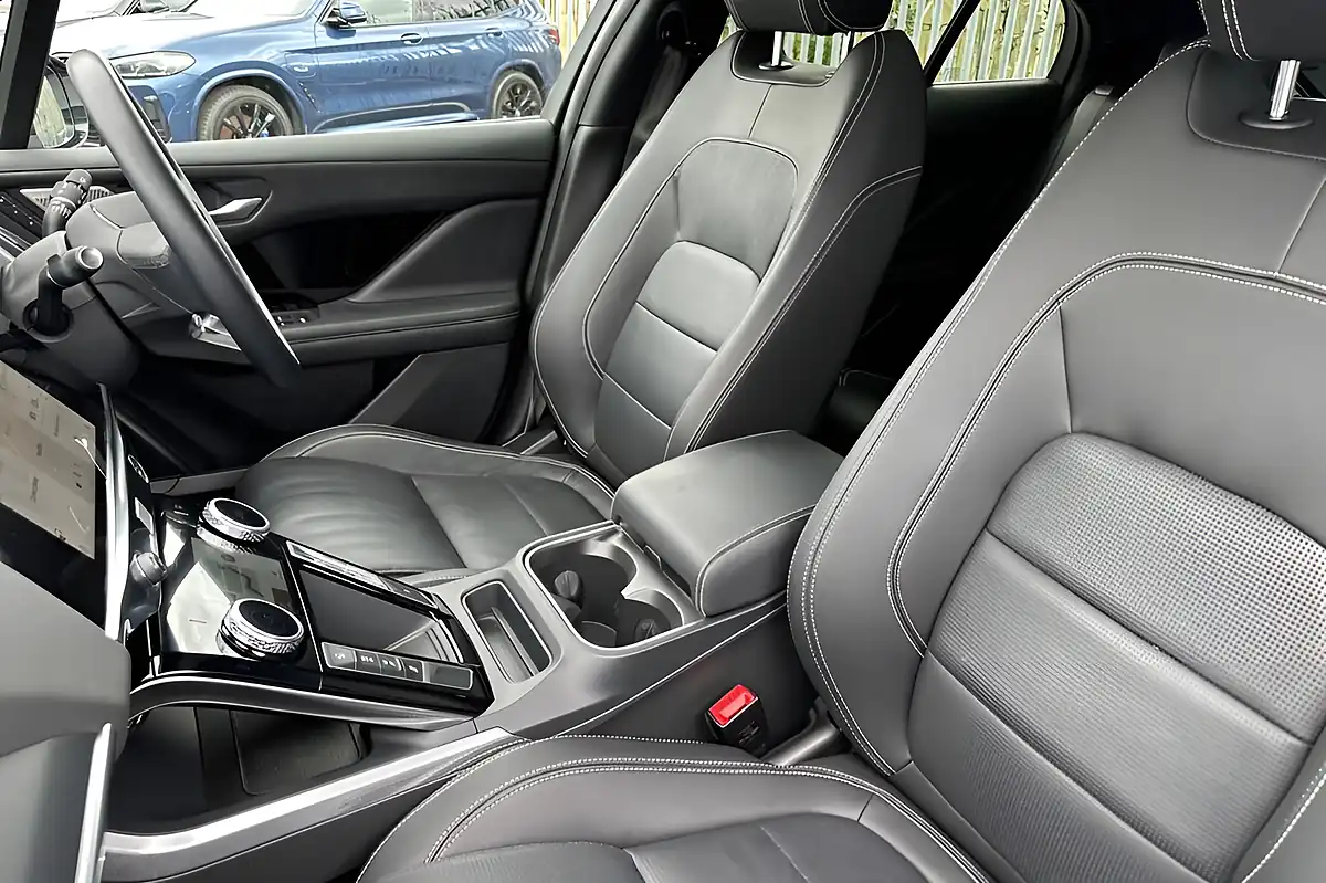 Used 2023 Jaguar I-Pace R-Dynamic Se Black Ostuni Pearl White - Interior and Exterior details 11