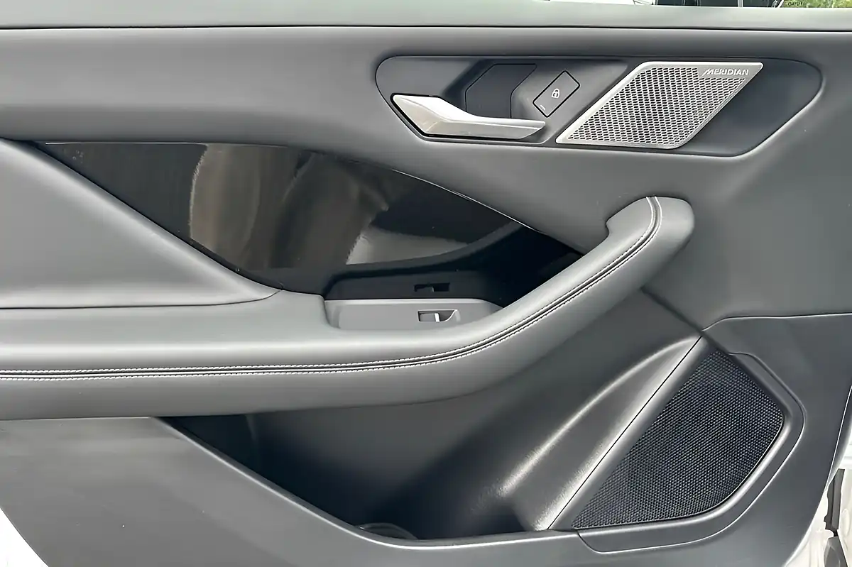 Used 2023 Jaguar I-Pace R-Dynamic Se Black Ostuni Pearl White - Interior and Exterior details 13