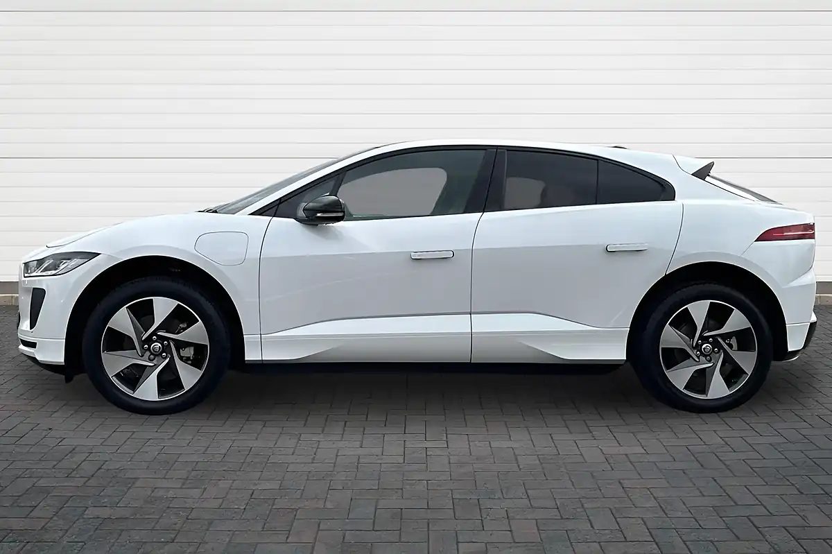 Used 2023 Jaguar I-Pace R-Dynamic Se Black Ostuni Pearl White - Interior and Exterior details 6