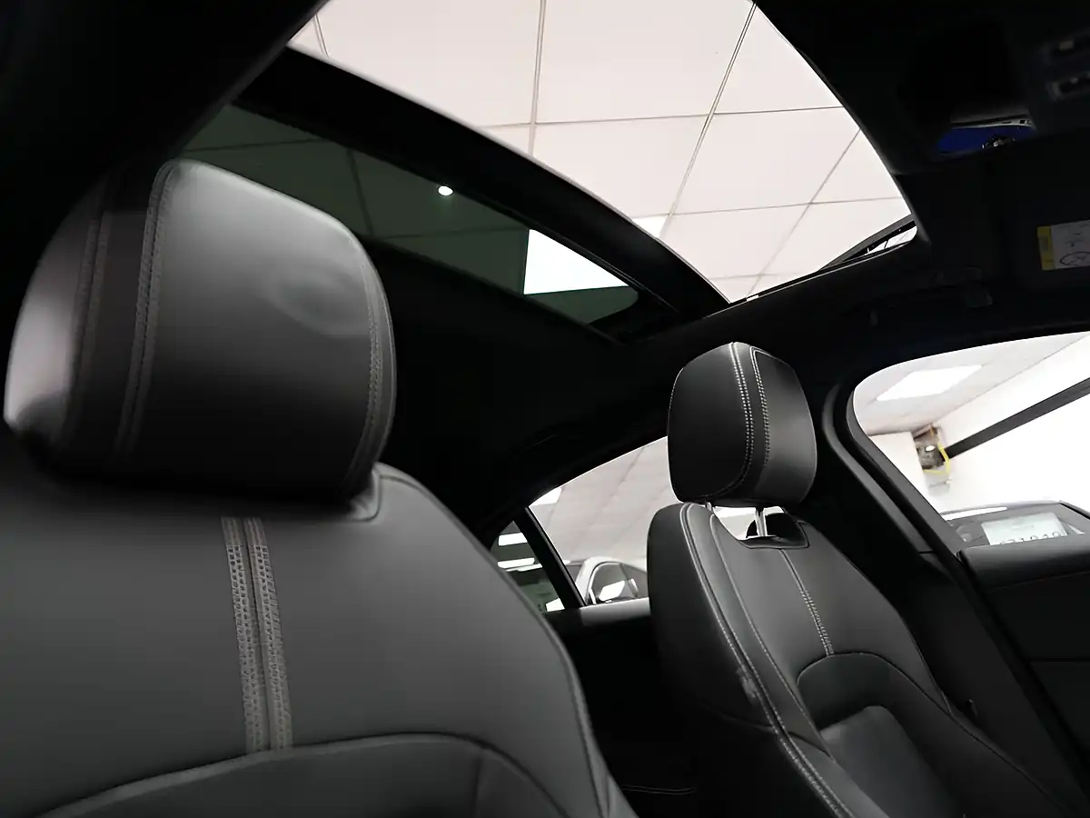 Used 2023 Jaguar Xe R-Dynamic Se Santorini Black - Interior and Exterior details 3