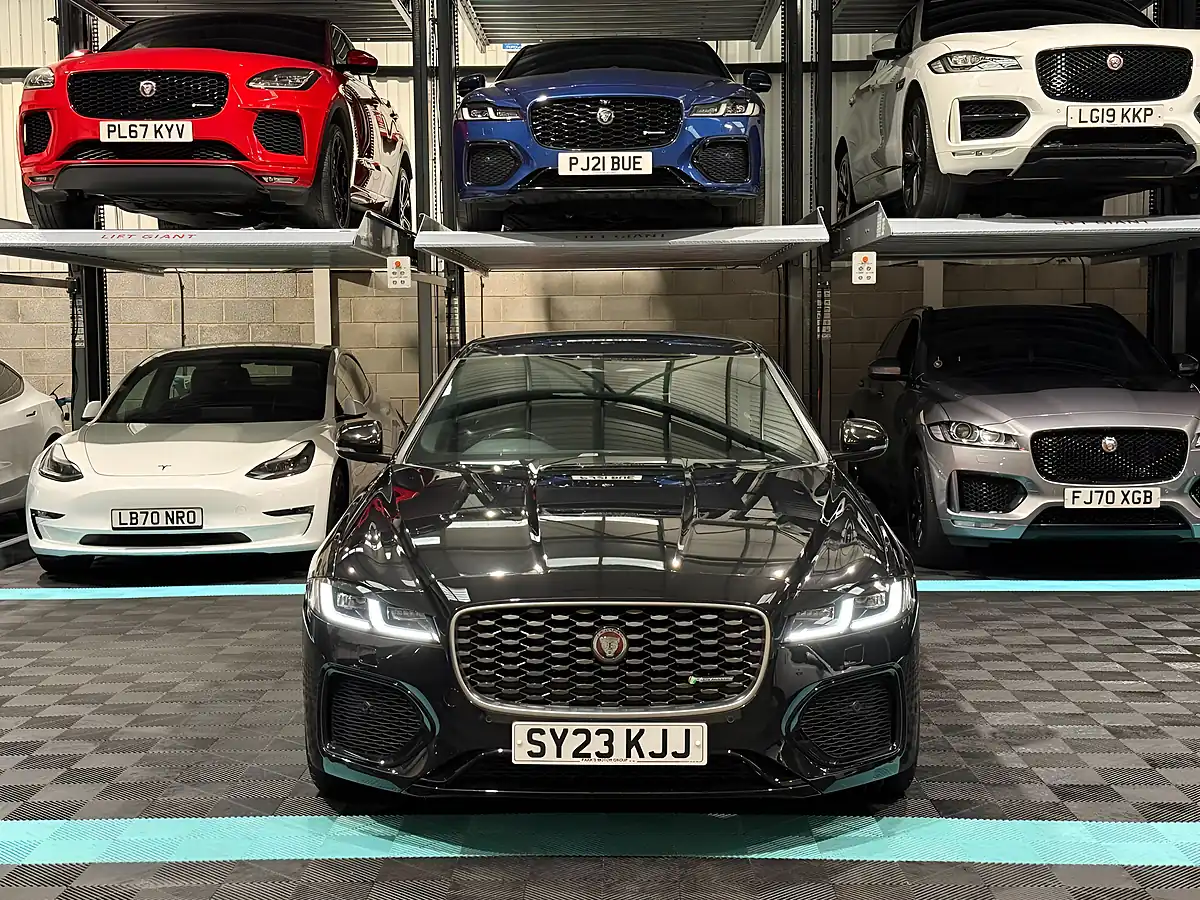 Used 2023 Jaguar Xf R-Dynamic Se Black - Interior and Exterior details 4