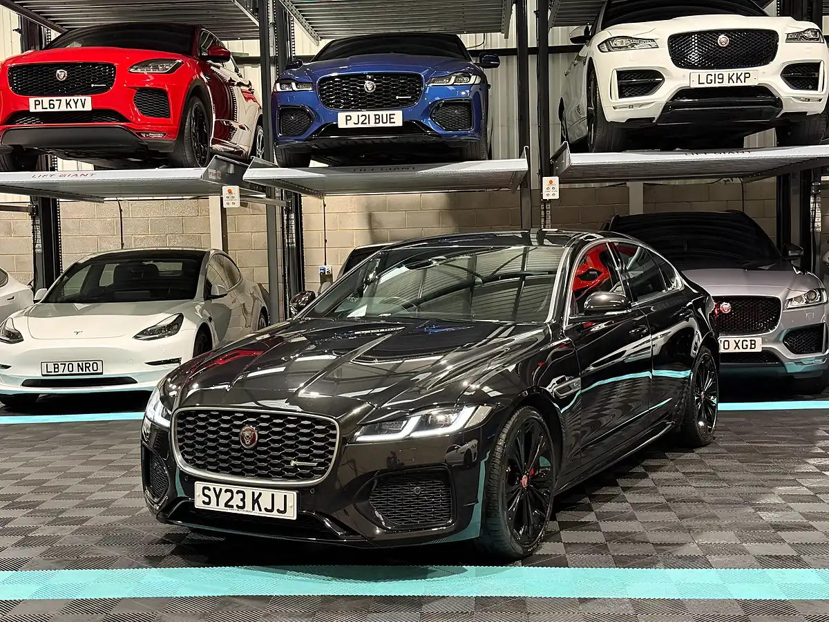 Used 2023 Jaguar Xf R-Dynamic Se Black - Interior and Exterior details 5