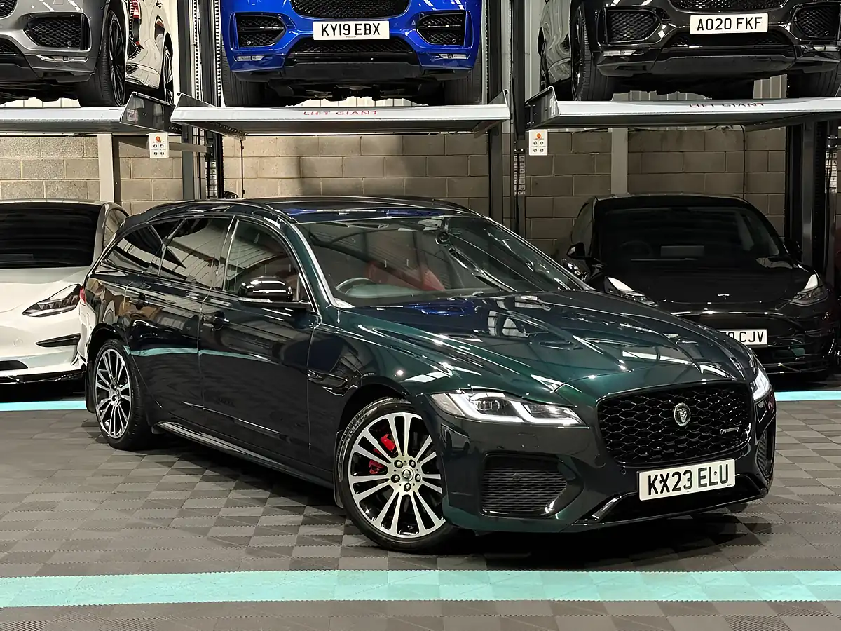 Used 2023 Jaguar Xf R-Dynamic Se Black Sportbrake British Racing Green - Front View
