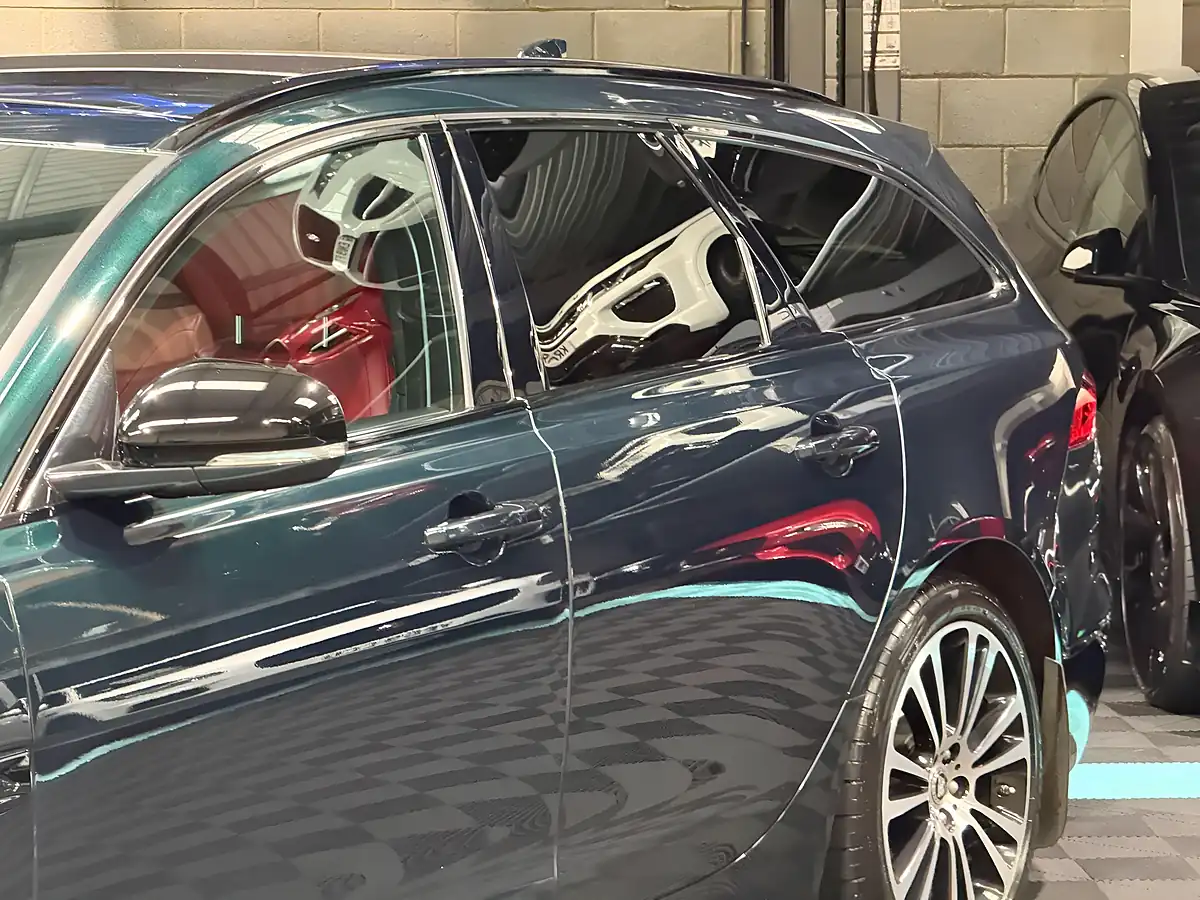 Used 2023 Jaguar Xf R-Dynamic Se Black Sportbrake British Racing Green - Interior and Exterior details 10