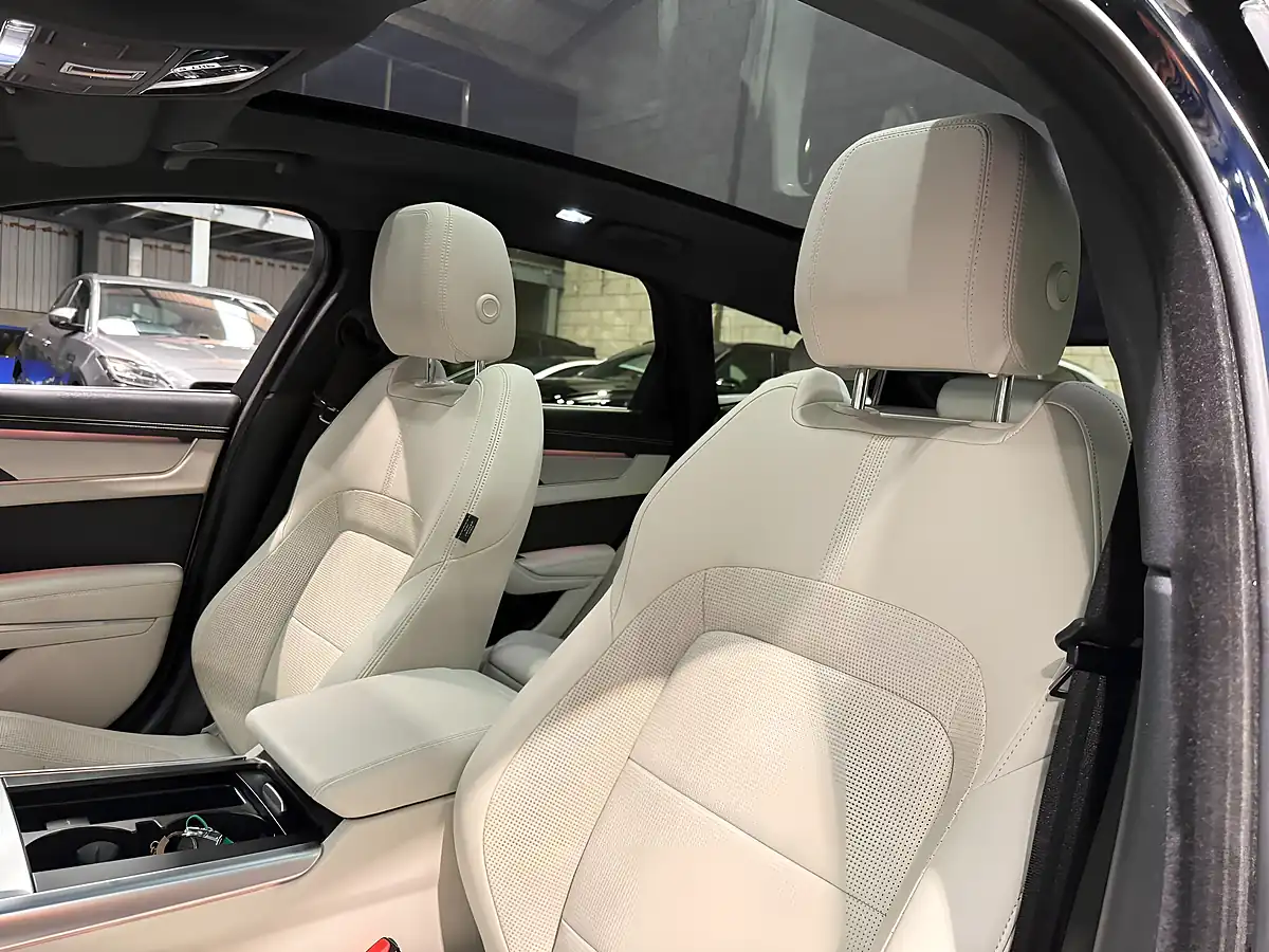 Used 2023 Jaguar Xf R-Dynamic Se Sportbrake Blue - Interior and Exterior details 15