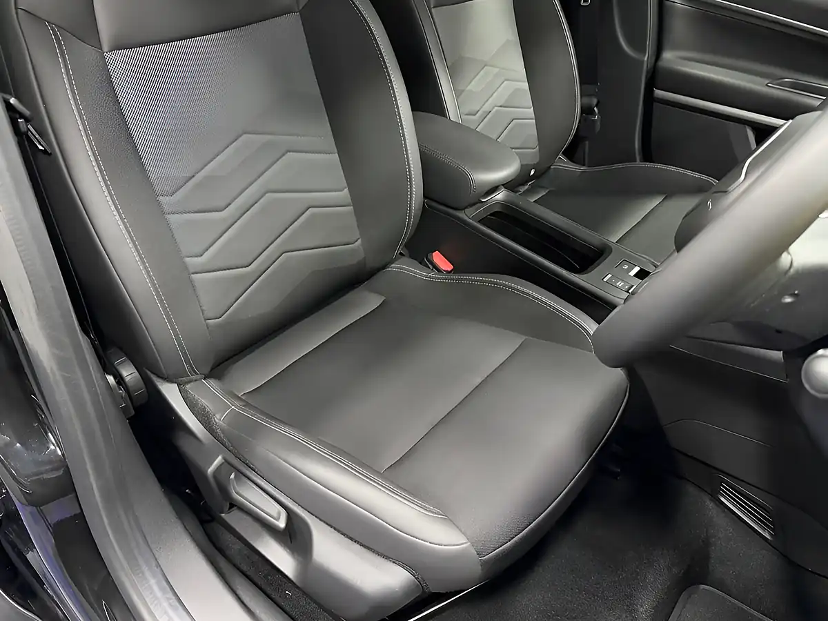 Used 2023 Jeep Avenger 1st Edition Black - Interior and Exterior details 18