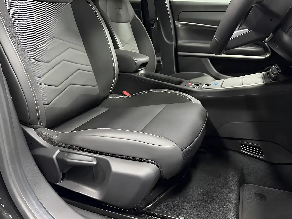 Used 2023 Jeep Avenger 1st Edition Black - Interior and Exterior details 19