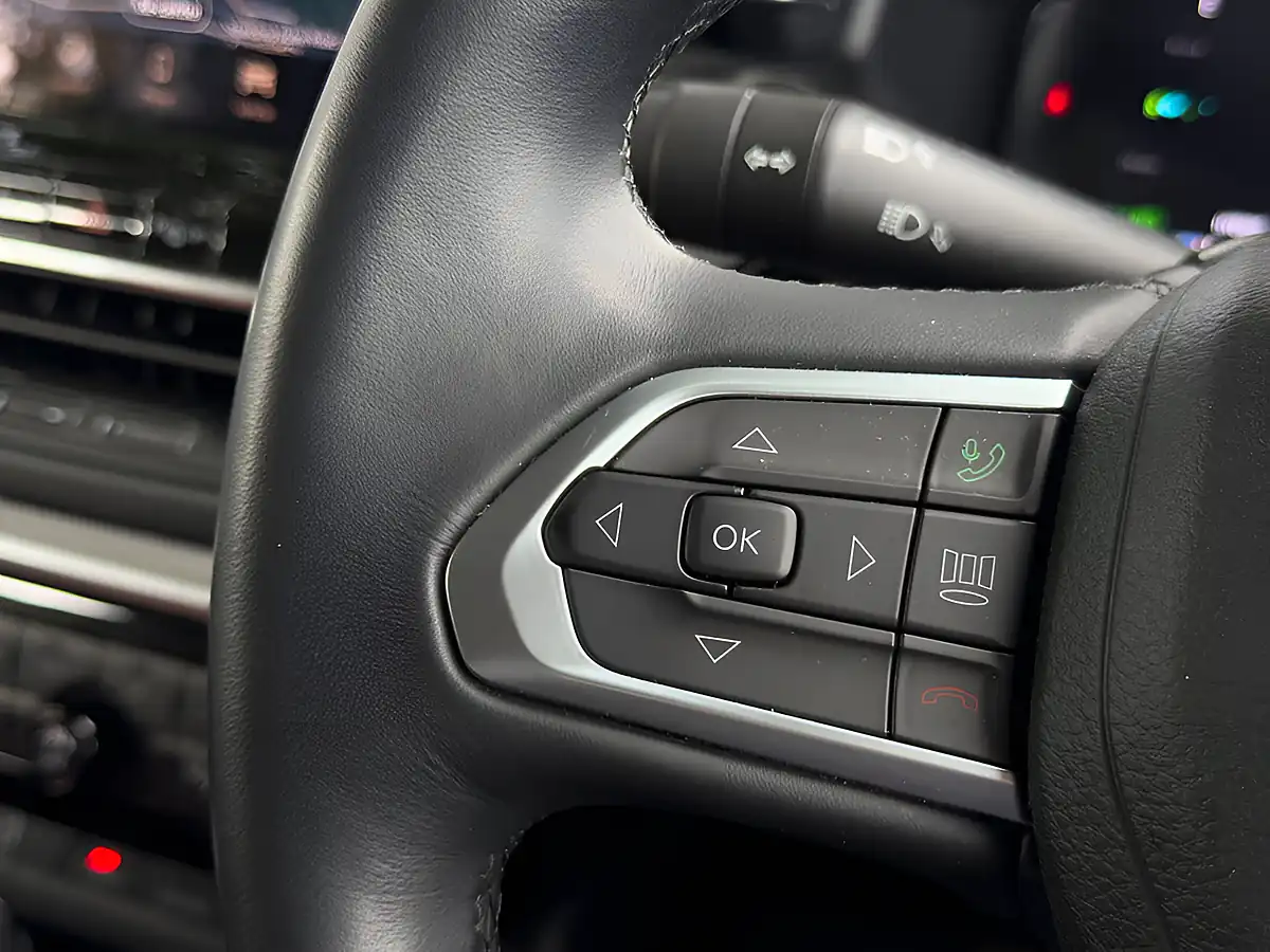 Used 2023 Jeep Compass S Black - Interior and Exterior details 17