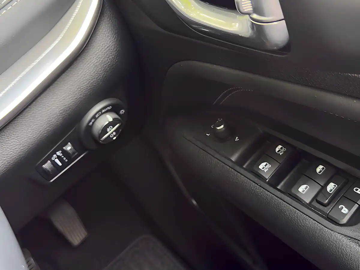 Used 2023 Jeep Compass S Black - Interior and Exterior details 18