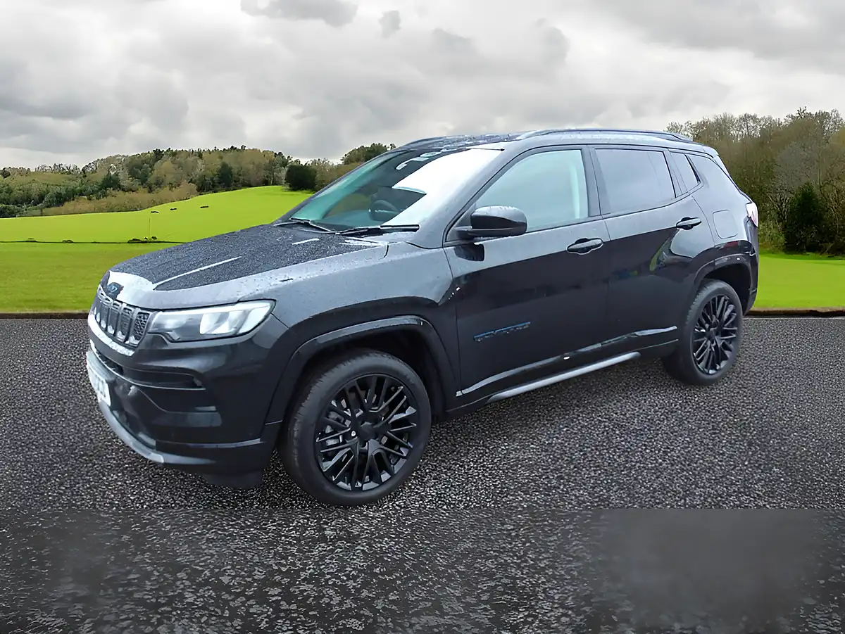 Used 2023 Jeep Compass S Black - Front View