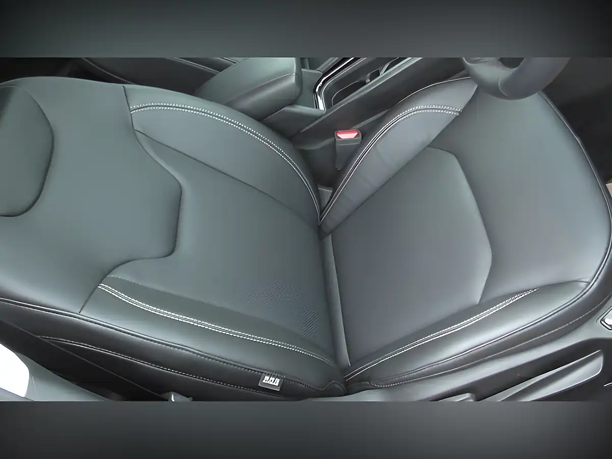 Used 2023 Jeep Compass S Black - Interior and Exterior details 7