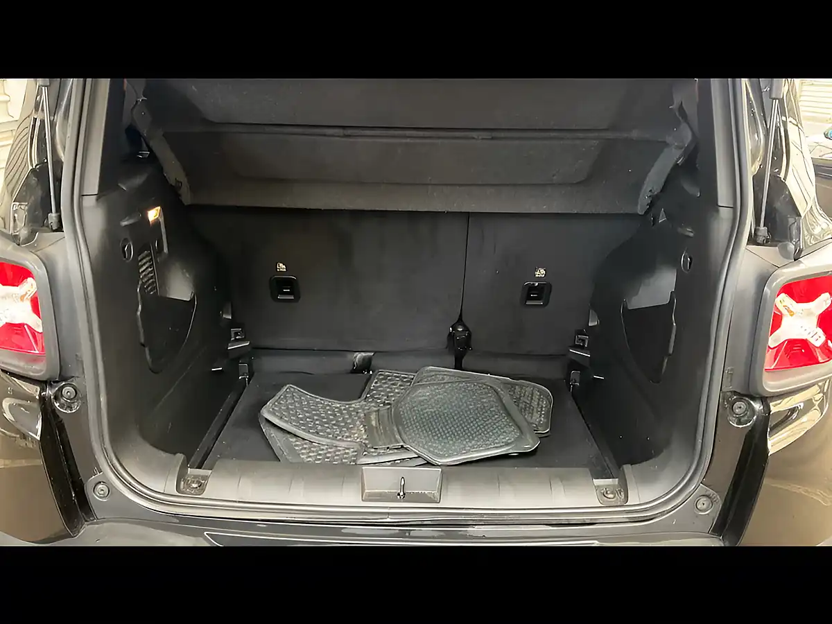 Used 2023 Jeep Renegade Limited Black - Interior and Exterior details 9