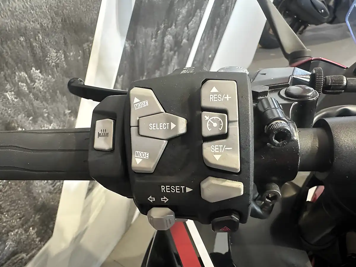 Used 2023 Kawasaki Ninja 1000 Sx Red and Black Metallic - Interior and Exterior details 13