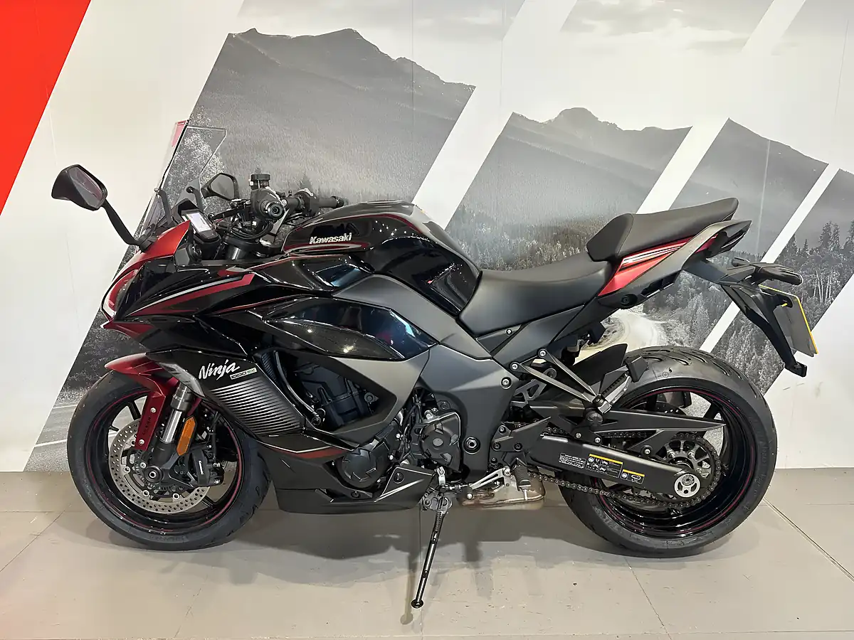Used 2023 Kawasaki Ninja 1000 Sx Red and Black Metallic - Interior and Exterior details 16