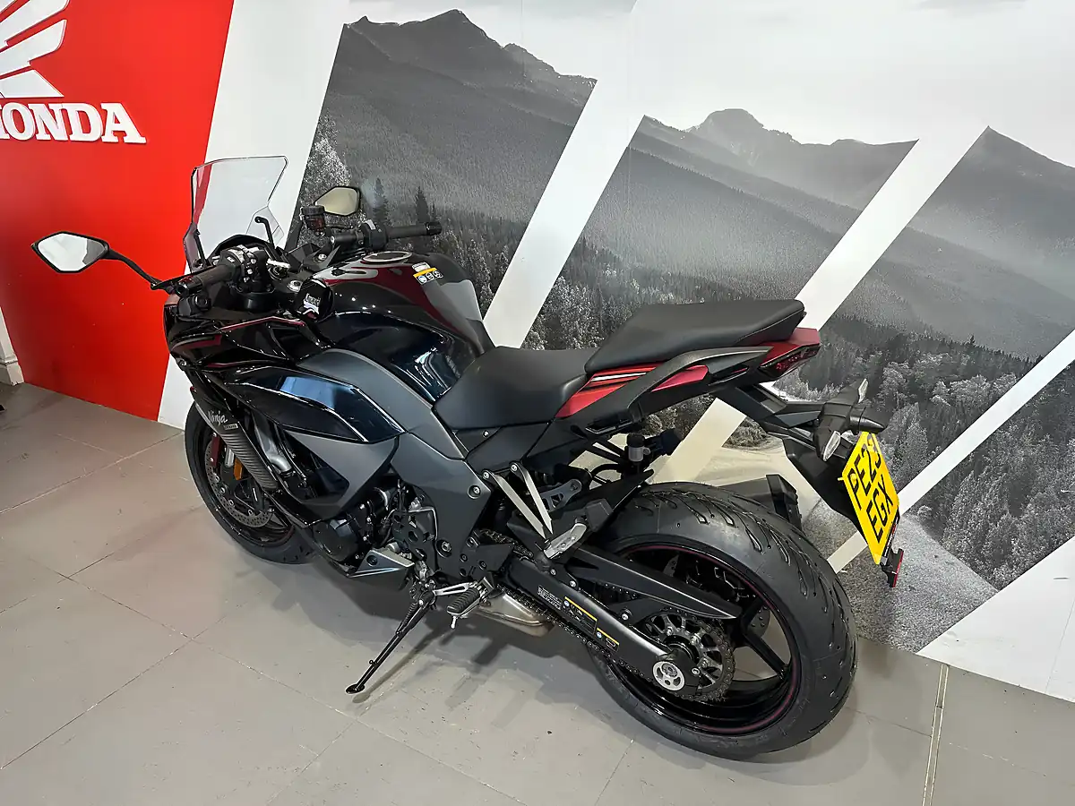 Used 2023 Kawasaki Ninja 1000 Sx Red and Black Metallic - Interior and Exterior details 17