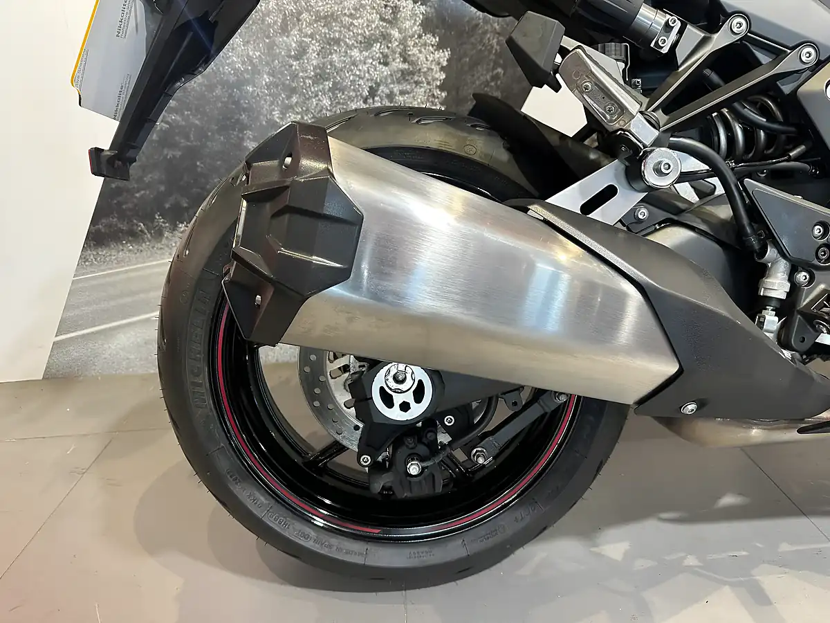 Used 2023 Kawasaki Ninja 1000 Sx Red and Black Metallic - Interior and Exterior details 4