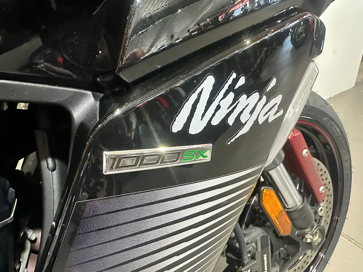 Used 2023 Kawasaki Ninja 1000 Sx Red and Black Metallic - Interior and Exterior details 6