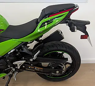 Used 2023 Kawasaki Ninja 400 Green - Interior and Exterior details 11