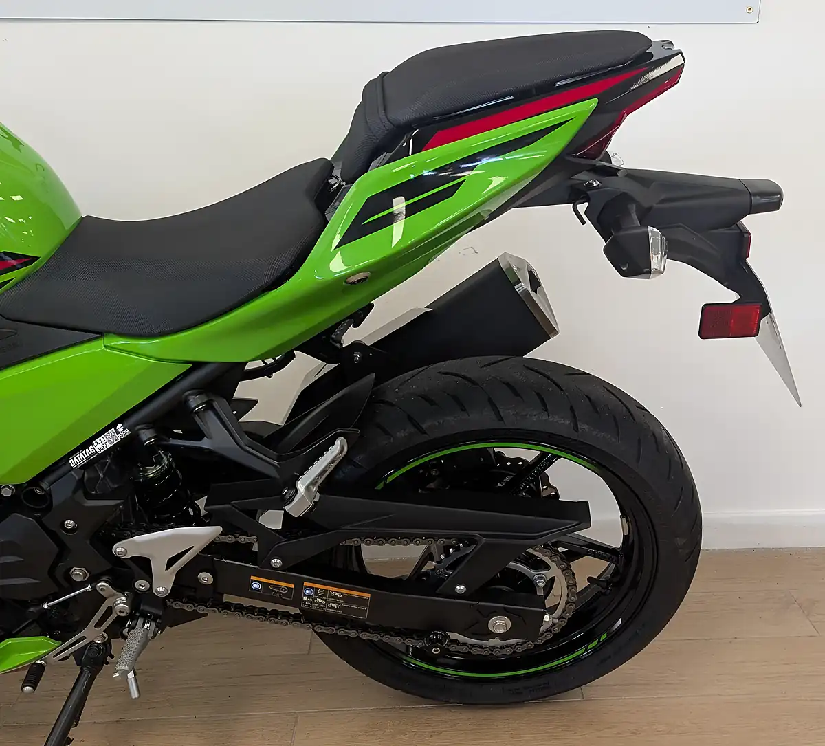 Used 2023 Kawasaki Ninja 400 Green - Interior and Exterior details 11