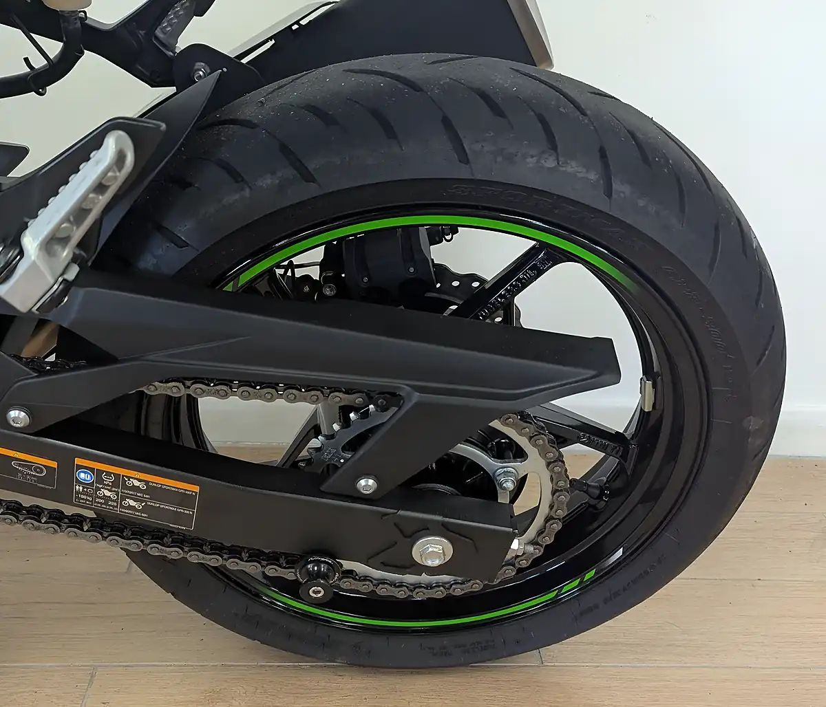 Used 2023 Kawasaki Ninja 400 Green - Interior and Exterior details 12