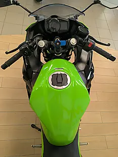 Used 2023 Kawasaki Ninja 400 Green - Interior and Exterior details 13