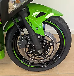 Used 2023 Kawasaki Ninja 400 Green - Interior and Exterior details 16