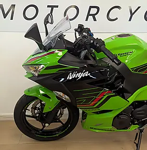 Used 2023 Kawasaki Ninja 400 Green - Interior and Exterior details 20