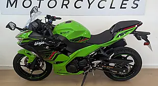 Used 2023 Kawasaki Ninja 400 Green - Interior and Exterior details 7