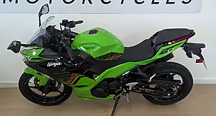 Used 2023 Kawasaki Ninja 400 Green - Interior and Exterior details 8