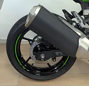 Used 2023 Kawasaki Ninja 400 Green - Interior and Exterior details 9
