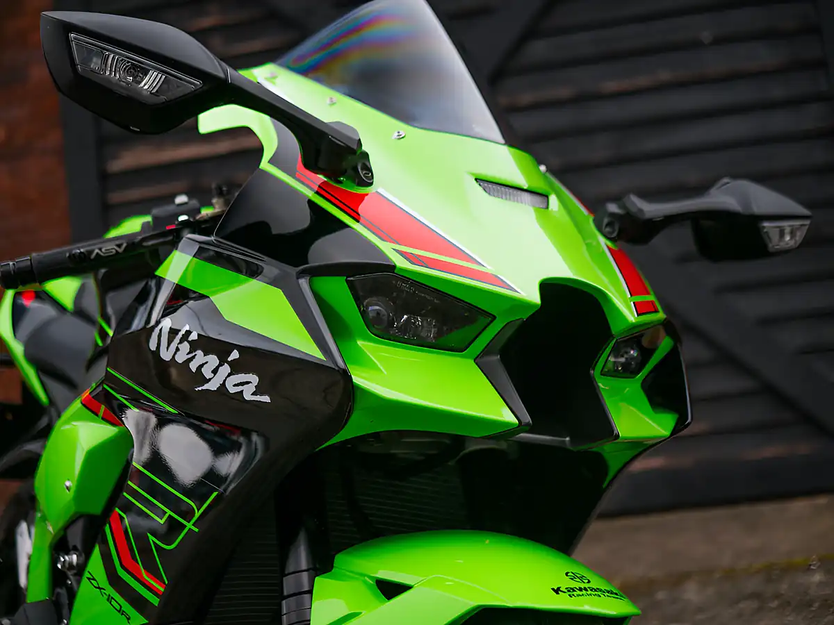 Used 2023 Kawasaki Ninja ZX-10R Green - Interior and Exterior details 6