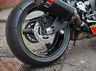 Used 2023 Kawasaki Ninja ZX-10R Green - Interior and Exterior details 18