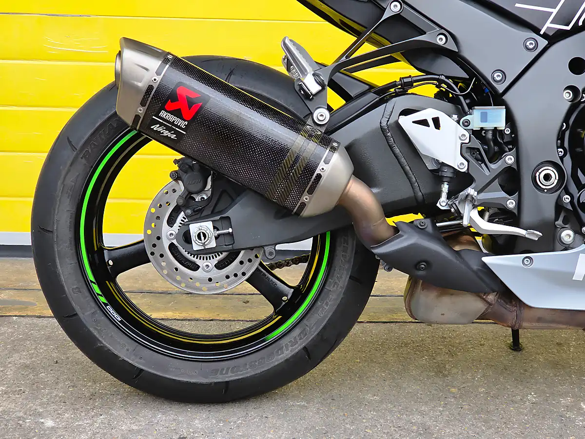 Used 2023 Kawasaki Ninja ZX-10R Performance Edition Black - Interior and Exterior details 15