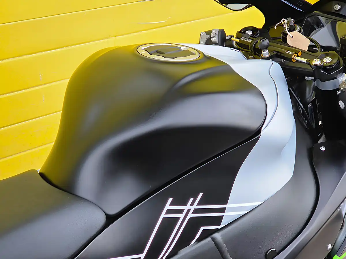 Used 2023 Kawasaki Ninja ZX-10R Performance Edition Black - Interior and Exterior details 19